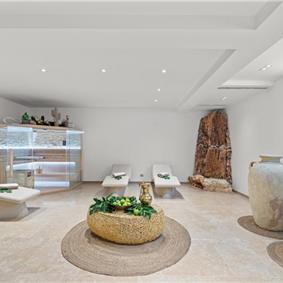 4 bedroom villa with indoor and outdoor pools in Galižana, Istria, sleeps up to 8